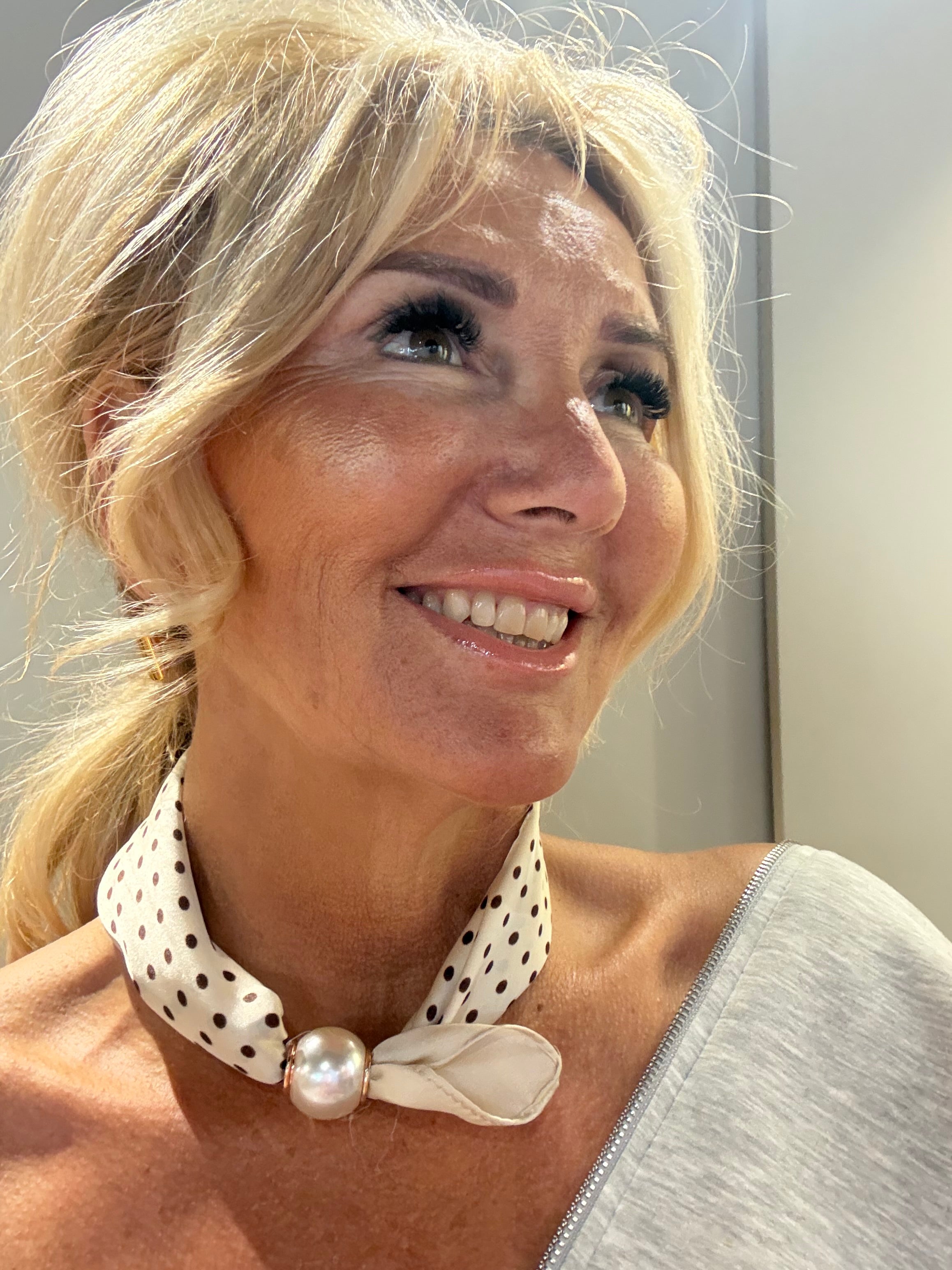 Magic Pearl sjal ecru med brune prikker